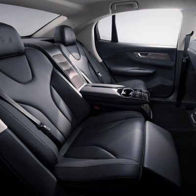 Αυτοκίνητο 431km HongQi EQM5 EV καθαρό ηλεκτρικό νέο ενεργειακό φορείο Hongqi υψηλής ταχύτητας αυτοκινήτων 5 Seater μέσο