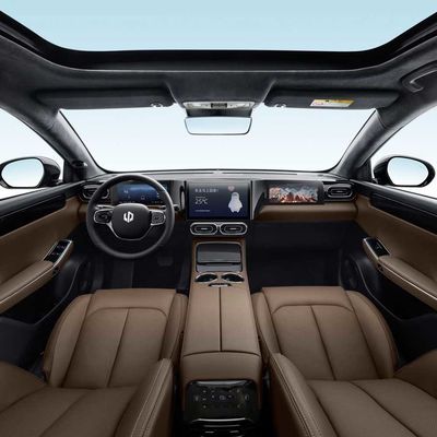 Ηλεκτρικά φορεία δύο Drive 4 πόρτα 5 500KM Leapmotor C01 ροδών κάθισμα με πανοραμικό Sunroof