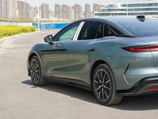 2025 Ενίσχυρο ηλεκτρικό όχημα Han L BYD με μέγιστη ισχύ 500 KW και δερμάτινο πηδάλιο 1000V υψηλής τάσης γρήγορη φόρτιση