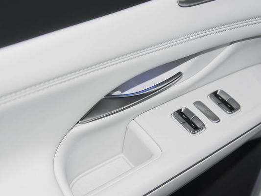 2025 Xpeng G9 Πλήρως ηλεκτρικό SUV 93,1kWh Βαθμό μπαταρίας 423kW Μέγιστη ισχύς κινητήρα 680km Μακροχρόνια και γρήγορη φόρτιση με ηλιακή στέγη