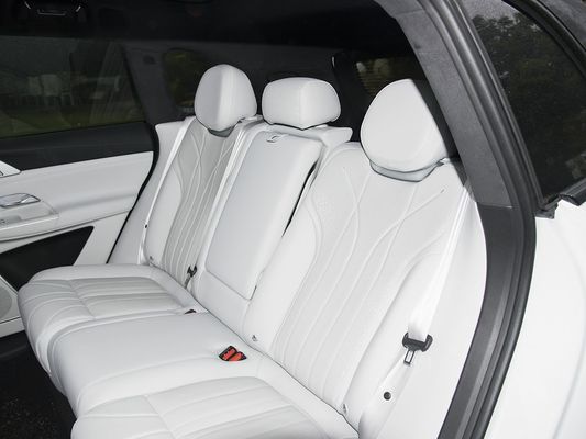 2025 Xpeng G9 Πλήρως ηλεκτρικό SUV 93,1kWh Βαθμό μπαταρίας 423kW Μέγιστη ισχύς κινητήρα 680km Μακροχρόνια και γρήγορη φόρτιση με ηλιακή στέγη