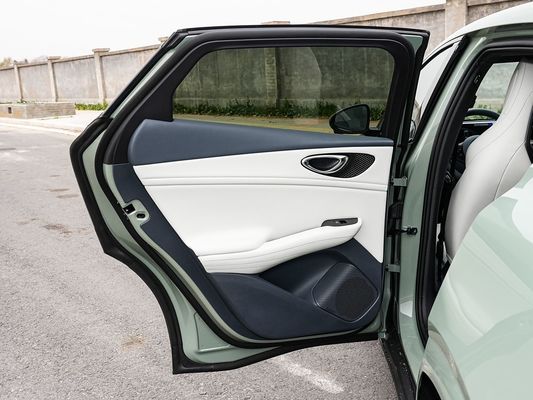 2025 BYD Ηλεκτρικό όχημα Σφραγίδα 06GT Χρόνος ταχείας φόρτισης 0,33 ώρες και απόδοση Μακροχρόνια 550 χλμ. Μεγάλη μπαταρία με ηλιακή οροφή για οικογένεια